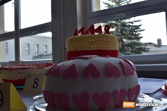 Zdjęcie w galerii na portalu naszwodzislaw.com: Słodkie sto lat Niepodległej w wodzisławskim Ekonomiku wiadomości z regionu