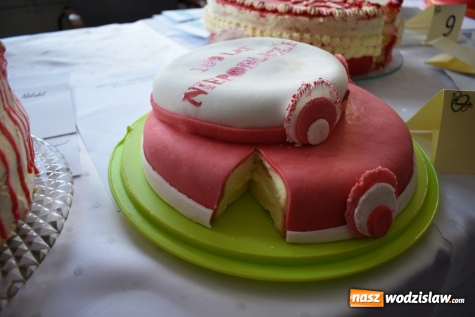 Zdjęcie w galerii na portalu naszwodzislaw.com: Słodkie sto lat Niepodległej w wodzisławskim Ekonomiku wiadomości z regionu