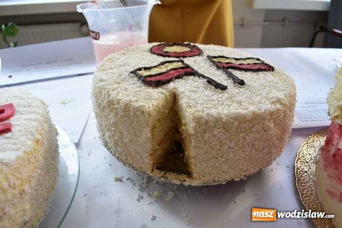 Zdjęcie w galerii na portalu naszwodzislaw.com: Słodkie sto lat Niepodległej w wodzisławskim Ekonomiku wiadomości z regionu