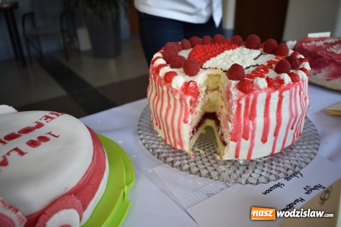 Zdjęcie w galerii na portalu naszwodzislaw.com: Słodkie sto lat Niepodległej w wodzisławskim Ekonomiku wiadomości z regionu