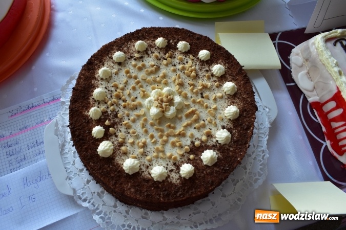 Zdjęcie w galerii na portalu naszwodzislaw.com: Słodkie sto lat Niepodległej w wodzisławskim Ekonomiku wiadomości z regionu