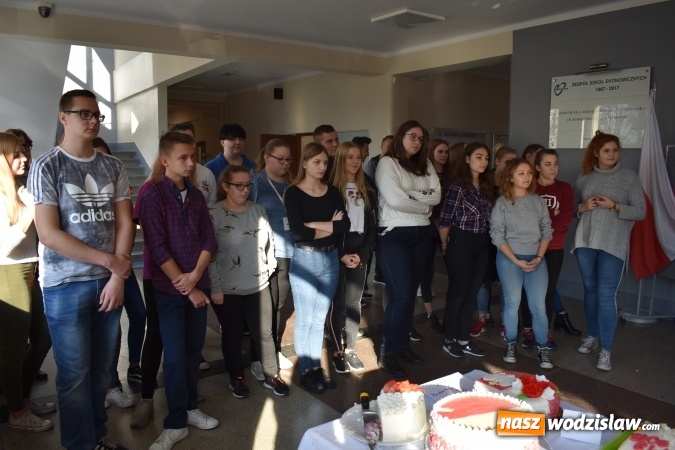 Zdjęcie w galerii na portalu naszwodzislaw.com: Słodkie sto lat Niepodległej w wodzisławskim Ekonomiku wiadomości z regionu