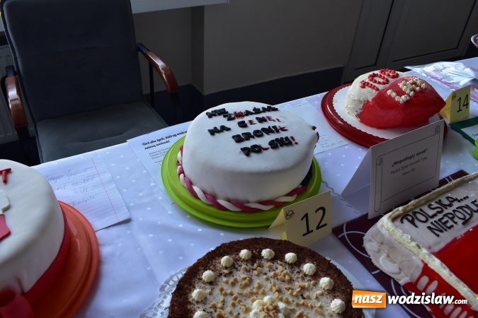 Zdjęcie w galerii na portalu naszwodzislaw.com: Słodkie sto lat Niepodległej w wodzisławskim Ekonomiku wiadomości z regionu