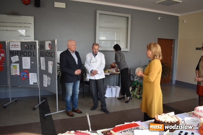 Zdjęcie w galerii na portalu naszwodzislaw.com: Słodkie sto lat Niepodległej w wodzisławskim Ekonomiku wiadomości z regionu