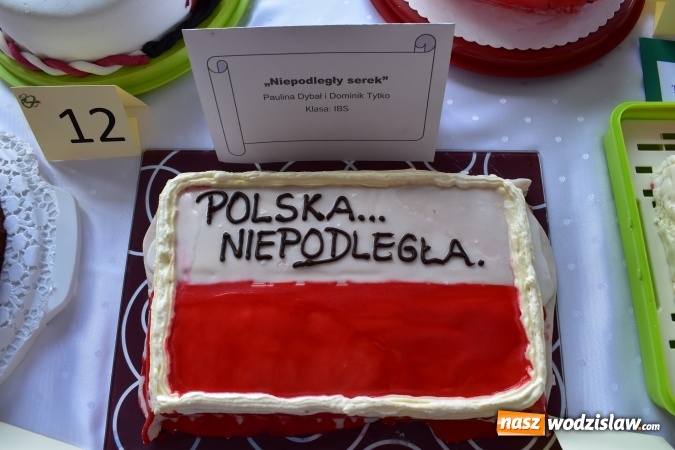 Zdjęcie w galerii na portalu naszwodzislaw.com: Słodkie sto lat Niepodległej w wodzisławskim Ekonomiku wiadomości z regionu