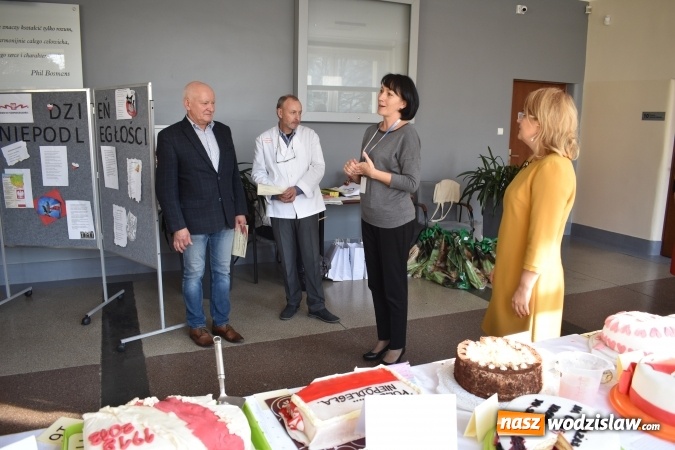 Zdjęcie w galerii na portalu naszwodzislaw.com: Słodkie sto lat Niepodległej w wodzisławskim Ekonomiku wiadomości z regionu