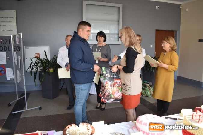 Zdjęcie w galerii na portalu naszwodzislaw.com: Słodkie sto lat Niepodległej w wodzisławskim Ekonomiku wiadomości z regionu