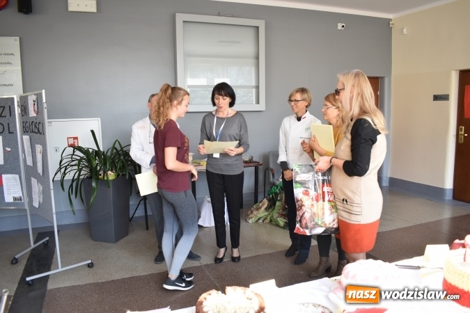 Zdjęcie w galerii na portalu naszwodzislaw.com: Słodkie sto lat Niepodległej w wodzisławskim Ekonomiku wiadomości z regionu