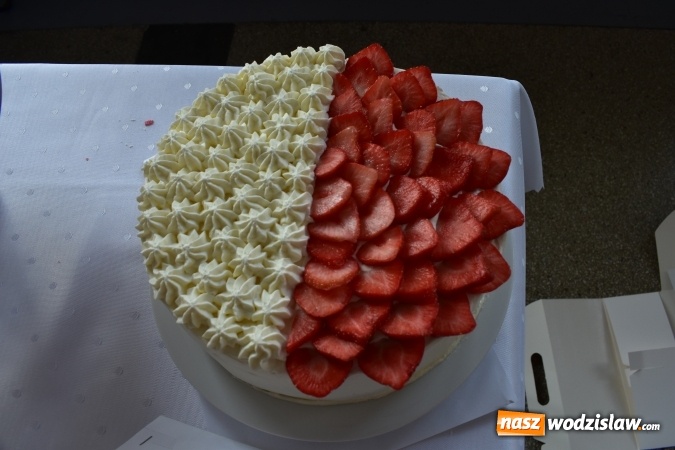 Zdjęcie w galerii na portalu naszwodzislaw.com: Słodkie sto lat Niepodległej w wodzisławskim Ekonomiku wiadomości z regionu