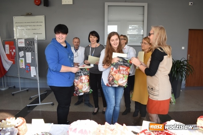 Zdjęcie w galerii na portalu naszwodzislaw.com: Słodkie sto lat Niepodległej w wodzisławskim Ekonomiku wiadomości z regionu