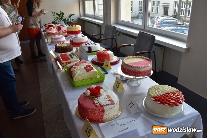 Zdjęcie w galerii na portalu naszwodzislaw.com: Słodkie sto lat Niepodległej w wodzisławskim Ekonomiku wiadomości z regionu