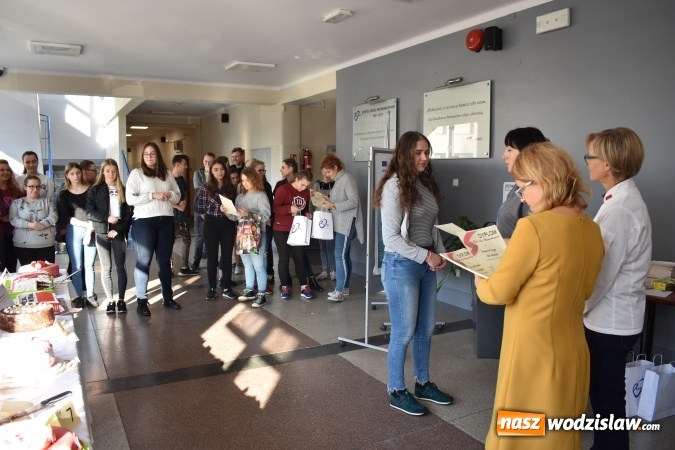 Zdjęcie w galerii na portalu naszwodzislaw.com: Słodkie sto lat Niepodległej w wodzisławskim Ekonomiku wiadomości z regionu