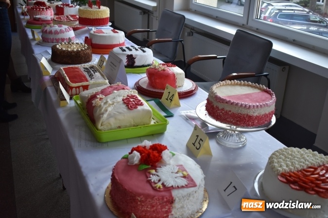 Zdjęcie w galerii na portalu naszwodzislaw.com: Słodkie sto lat Niepodległej w wodzisławskim Ekonomiku wiadomości z regionu