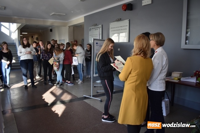 Zdjęcie w galerii na portalu naszwodzislaw.com: Słodkie sto lat Niepodległej w wodzisławskim Ekonomiku wiadomości z regionu