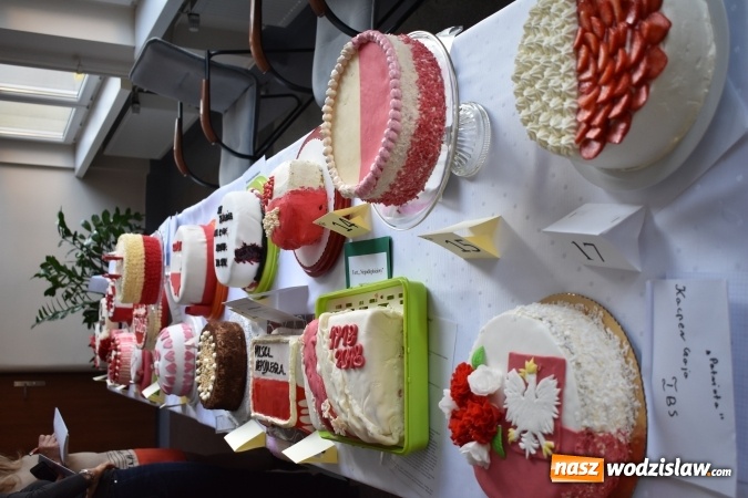 Zdjęcie w galerii na portalu naszwodzislaw.com: Słodkie sto lat Niepodległej w wodzisławskim Ekonomiku wiadomości z regionu