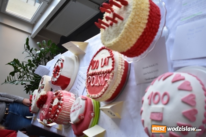 Zdjęcie w galerii na portalu naszwodzislaw.com: Słodkie sto lat Niepodległej w wodzisławskim Ekonomiku wiadomości z regionu