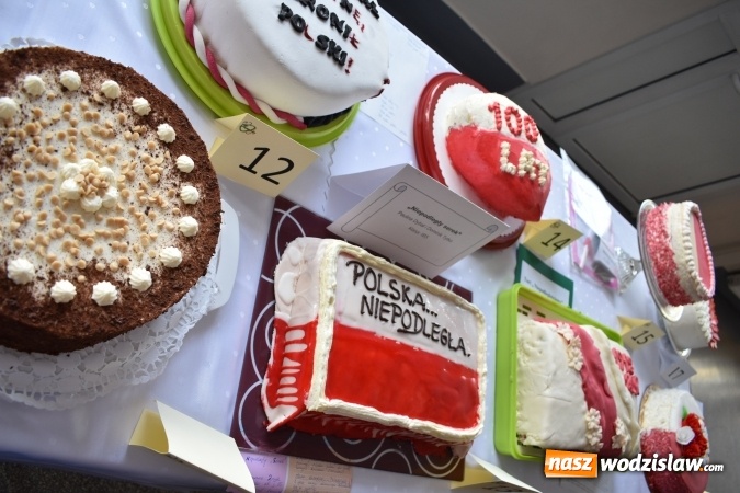 Zdjęcie w galerii na portalu naszwodzislaw.com: Słodkie sto lat Niepodległej w wodzisławskim Ekonomiku wiadomości z regionu