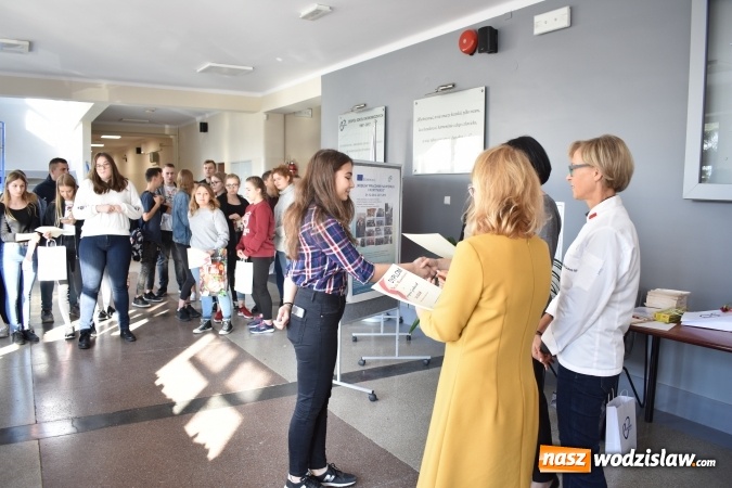 Zdjęcie w galerii na portalu naszwodzislaw.com: Słodkie sto lat Niepodległej w wodzisławskim Ekonomiku wiadomości z regionu