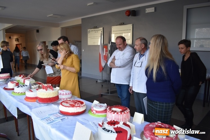 Zdjęcie w galerii na portalu naszwodzislaw.com: Słodkie sto lat Niepodległej w wodzisławskim Ekonomiku wiadomości z regionu