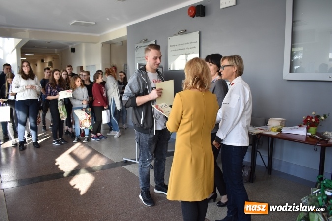 Zdjęcie w galerii na portalu naszwodzislaw.com: Słodkie sto lat Niepodległej w wodzisławskim Ekonomiku wiadomości z regionu