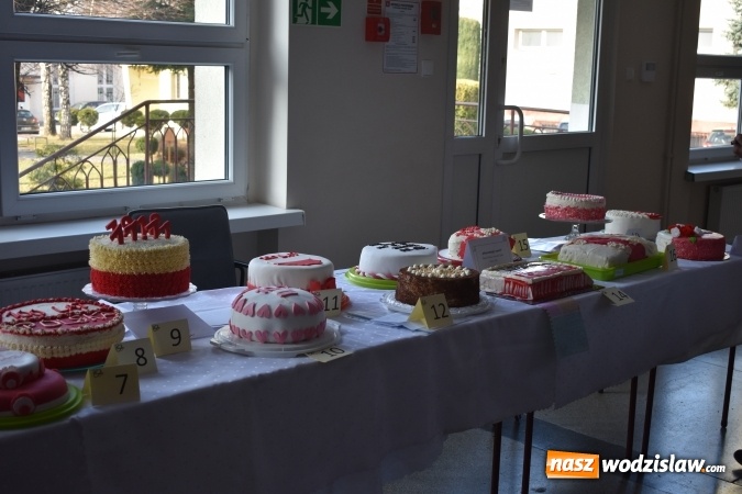 Zdjęcie w galerii na portalu naszwodzislaw.com: Słodkie sto lat Niepodległej w wodzisławskim Ekonomiku wiadomości z regionu