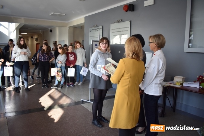 Zdjęcie w galerii na portalu naszwodzislaw.com: Słodkie sto lat Niepodległej w wodzisławskim Ekonomiku wiadomości z regionu