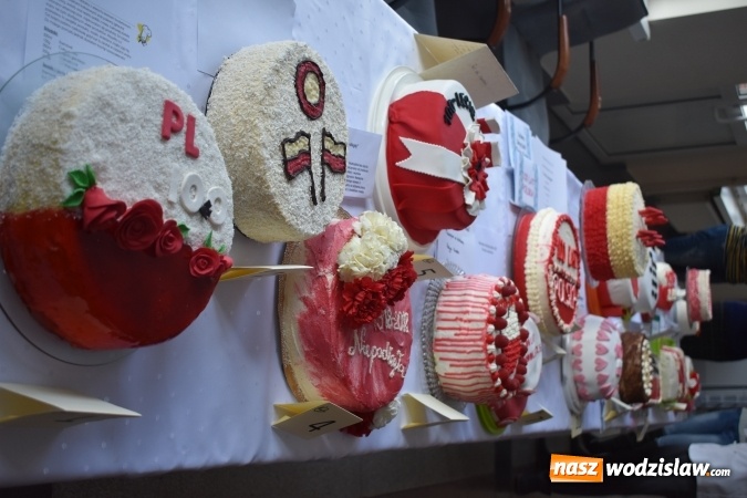 Zdjęcie w galerii na portalu naszwodzislaw.com: Słodkie sto lat Niepodległej w wodzisławskim Ekonomiku wiadomości z regionu