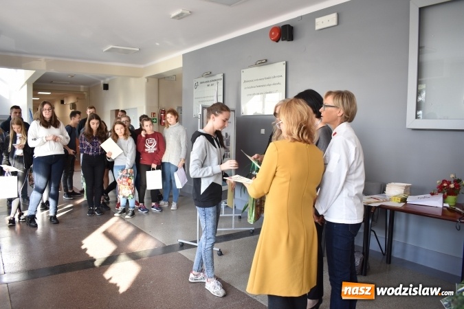 Zdjęcie w galerii na portalu naszwodzislaw.com: Słodkie sto lat Niepodległej w wodzisławskim Ekonomiku wiadomości z regionu