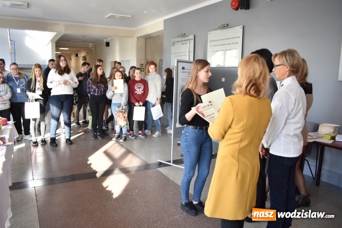 Zdjęcie w galerii na portalu naszwodzislaw.com: Słodkie sto lat Niepodległej w wodzisławskim Ekonomiku wiadomości z regionu