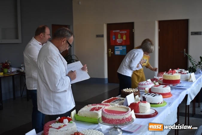 Zdjęcie w galerii na portalu naszwodzislaw.com: Słodkie sto lat Niepodległej w wodzisławskim Ekonomiku wiadomości z regionu