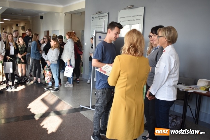 Zdjęcie w galerii na portalu naszwodzislaw.com: Słodkie sto lat Niepodległej w wodzisławskim Ekonomiku wiadomości z regionu