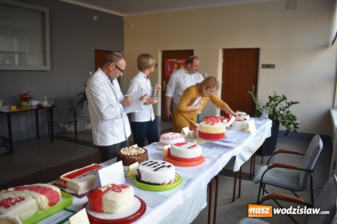 Zdjęcie w galerii na portalu naszwodzislaw.com: Słodkie sto lat Niepodległej w wodzisławskim Ekonomiku wiadomości z regionu