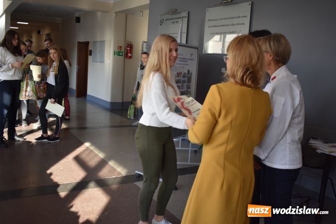 Zdjęcie w galerii na portalu naszwodzislaw.com: Słodkie sto lat Niepodległej w wodzisławskim Ekonomiku wiadomości z regionu