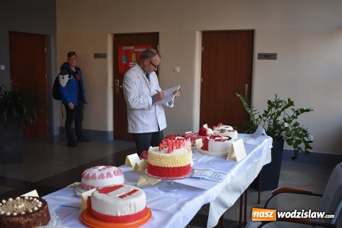 Zdjęcie w galerii na portalu naszwodzislaw.com: Słodkie sto lat Niepodległej w wodzisławskim Ekonomiku wiadomości z regionu