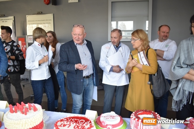 Zdjęcie w galerii na portalu naszwodzislaw.com: Słodkie sto lat Niepodległej w wodzisławskim Ekonomiku wiadomości z regionu