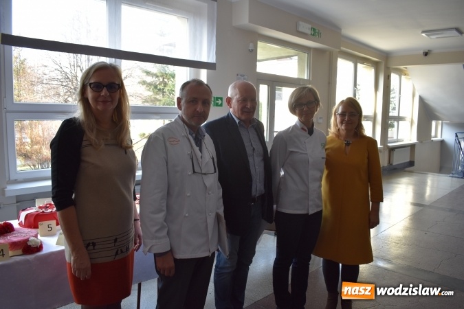 Zdjęcie w galerii na portalu naszwodzislaw.com: Słodkie sto lat Niepodległej w wodzisławskim Ekonomiku wiadomości z regionu