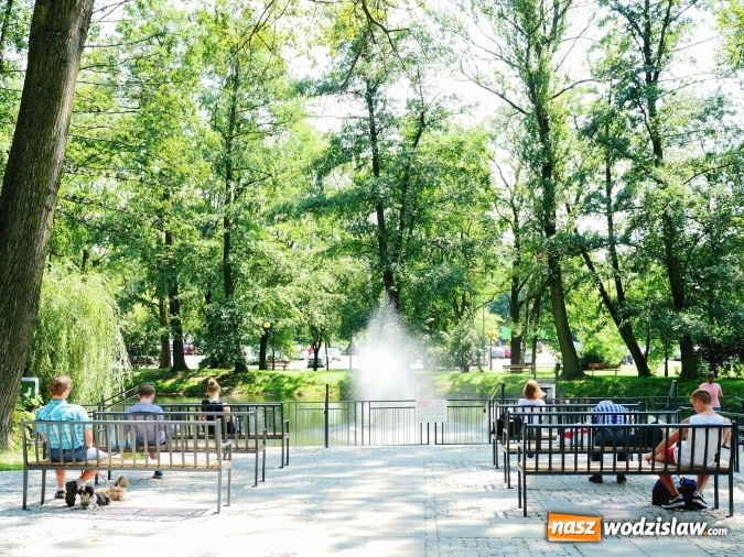 Zdjęcie w galerii na portalu naszwodzislaw.com: Co zmieniło się w parku miejskim na przestrzeni lat? wiadomości z regionu