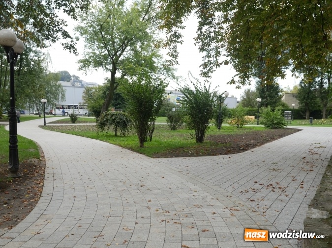 Zdjęcie w galerii na portalu naszwodzislaw.com: Co zmieniło się w parku miejskim na przestrzeni lat? wiadomości z regionu