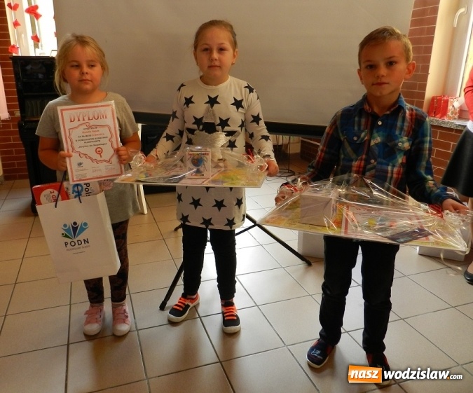 Zdjęcie w galerii na portalu naszwodzislaw.com: Szkoła Podstawowa w Połomi świętowała stulecie odzyskania niepodległości konkursami i marszem wiadomości z regionu