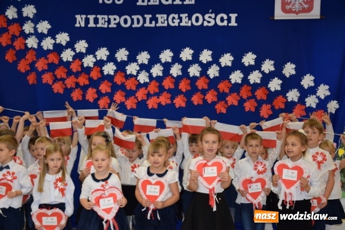 Zdjęcie w galerii na portalu naszwodzislaw.com: Przedszkolaki z Mszany śpiewająco uczciły rocznicę wiadomości z regionu