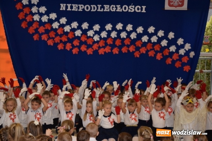 Zdjęcie w galerii na portalu naszwodzislaw.com: Przedszkolaki z Mszany śpiewająco uczciły rocznicę wiadomości z regionu