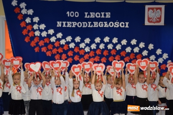 Zdjęcie w galerii na portalu naszwodzislaw.com: Przedszkolaki z Mszany śpiewająco uczciły rocznicę wiadomości z regionu