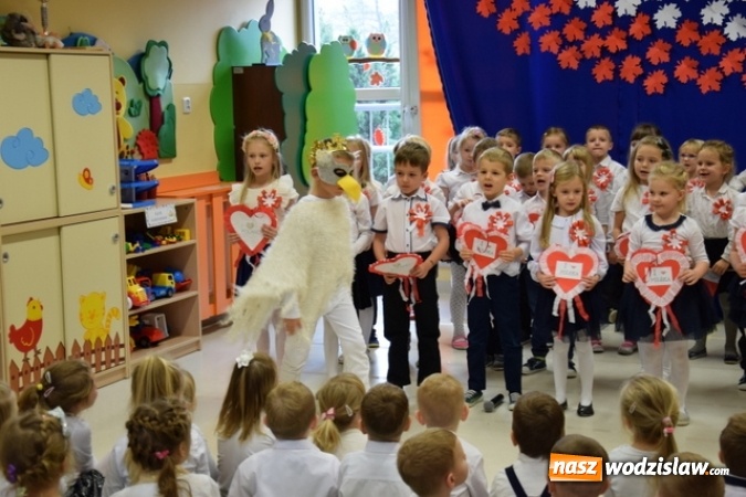 Zdjęcie w galerii na portalu naszwodzislaw.com: Przedszkolaki z Mszany śpiewająco uczciły rocznicę wiadomości z regionu