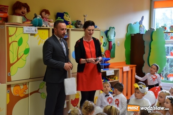 Zdjęcie w galerii na portalu naszwodzislaw.com: Przedszkolaki z Mszany śpiewająco uczciły rocznicę wiadomości z regionu