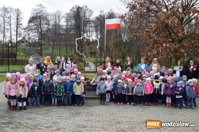 Zdjęcie w galerii na portalu naszwodzislaw.com: Przedszkolaki z Mszany śpiewająco uczciły rocznicę wiadomości z regionu