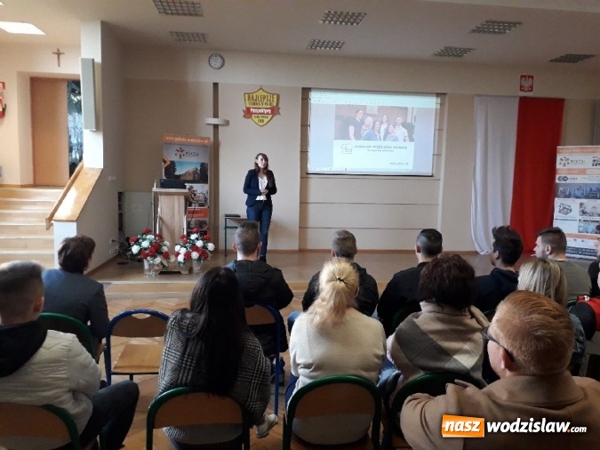 Zdjęcie w galerii na portalu naszwodzislaw.com: Ciekawe wykłady w ramach Światowego Tygodnia Przedsiębiorczości w  wodzisławskim PCKZiU wiadomości z regionu