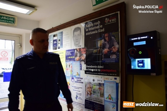 Zdjęcie w galerii na portalu naszwodzislaw.com: Samoobsługowy alkomat w rydułtowskim komisariacie wiadomości z regionu