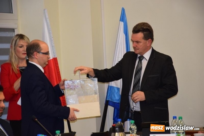 Zdjęcie w galerii na portalu naszwodzislaw.com: Inauguracyjna sesja Rady Gminy Mszana nowej kadencji za nami wiadomości z regionu