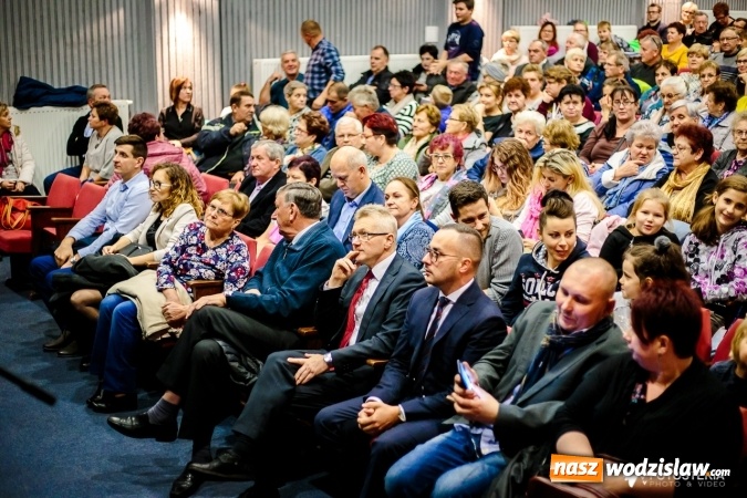 Zdjęcie w galerii na portalu naszwodzislaw.com: Premiera amatorskiego filmu Pod hołdom wiadomości z regionu