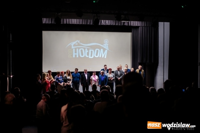 Zdjęcie w galerii na portalu naszwodzislaw.com: Premiera amatorskiego filmu Pod hołdom wiadomości z regionu